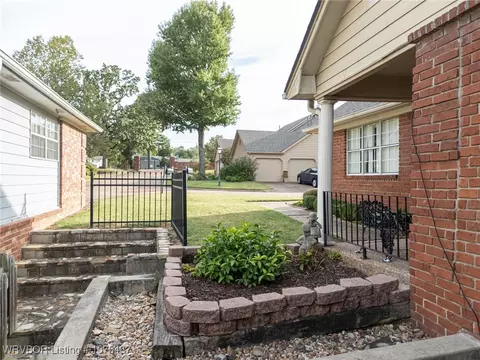 Exterior - 2915 S Gary St, Fort Smith, AR 72901 photo 5 of 8