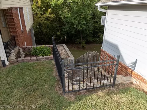 Exterior - 2915 S Gary St, Fort Smith, AR 72901 photo 4 of 8