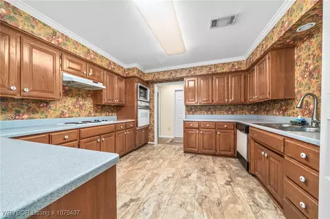 Kitchen - 2915 S Gary St, Fort Smith, AR 72901 photo 3 of 4