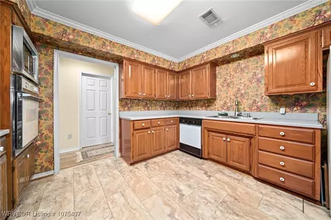 Kitchen - 2915 S Gary St, Fort Smith, AR 72901 photo 4 of 4