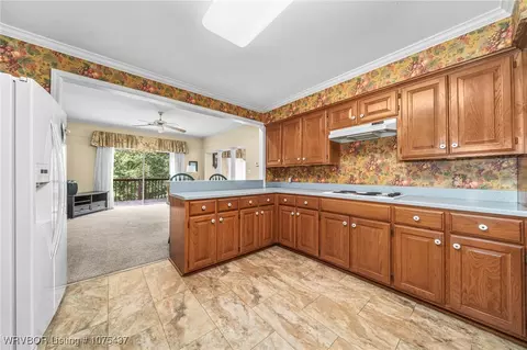Kitchen - 2915 S Gary St, Fort Smith, AR 72901 photo 2 of 4