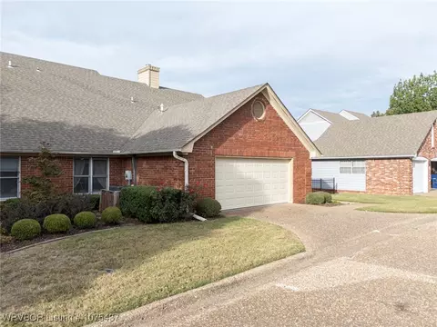 Exterior - 2915 S Gary St, Fort Smith, AR 72901 photo 6 of 8