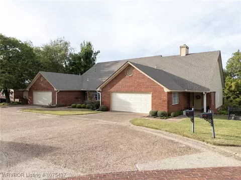 Exterior - 2915 S Gary St, Fort Smith, AR 72901 photo 2 of 8
