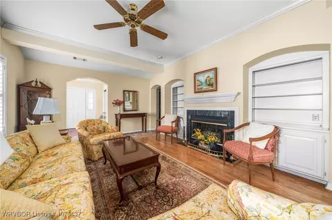 Living - 2915 S Gary St, Fort Smith, AR 72901 photo 3 of 4