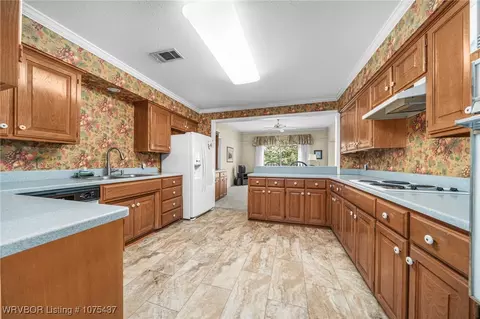 Kitchen - 2915 S Gary St, Fort Smith, AR 72901 photo 1 of 4