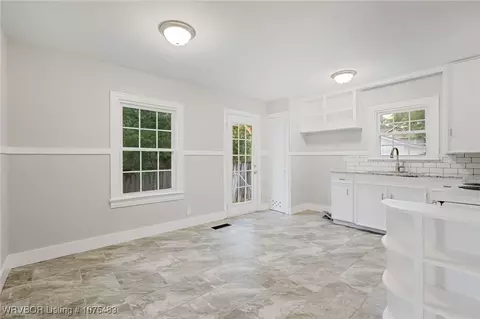 Entry Way - 1003 S 22nd St, Fort Smith, AR 72901 photo 2 of 3