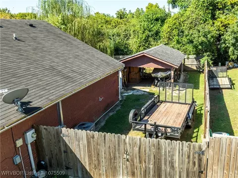 Exterior - 1103 12th Ter, Barling, AR 72923 photo 4 of 7