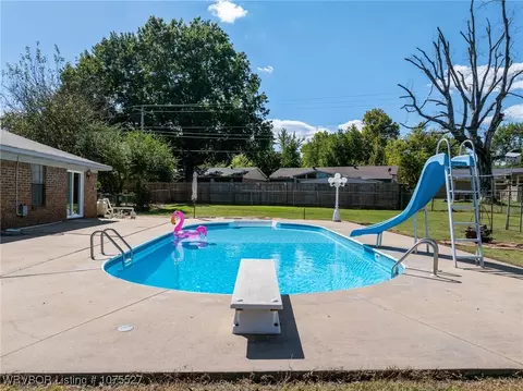 Exterior - 1414 12th Cir, Barling, AR 72923 photo 8 of 12
