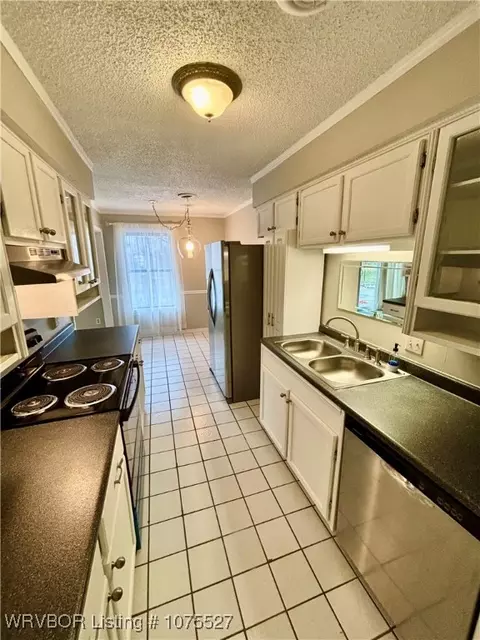 Kitchen - 1414 12th Cir, Barling, AR 72923 photo 3 of 4
