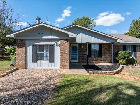 Exterior - 1414 12th Cir, Barling, AR 72923 photo 2 of 12