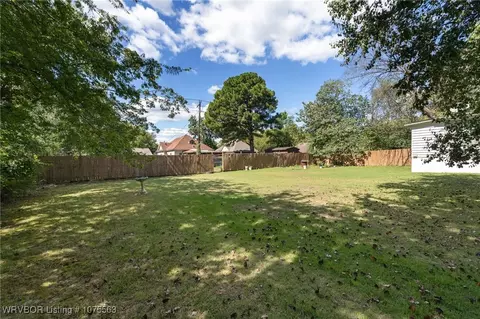 Exterior - 1209 39th St, Fort Smith, AR 72904 photo 4 of 9