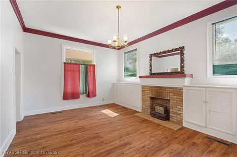 Living - 1209 39th St, Fort Smith, AR 72904 photo 2 of 4