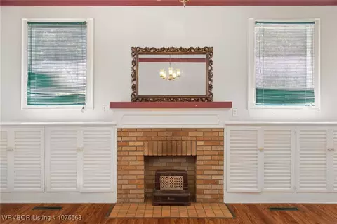 Living - 1209 39th St, Fort Smith, AR 72904 photo 3 of 4