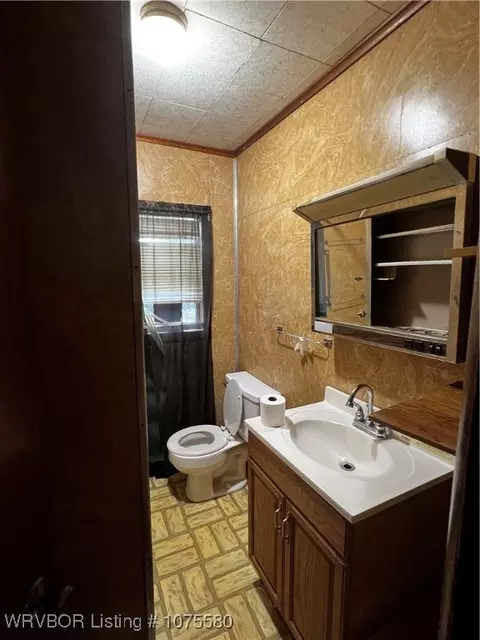 Bath - 1104 Main St, Paris, AR 72855 photo 1 of 1
