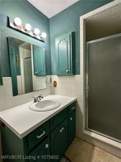 Bath - 6724 Riviera Dr, Fort Smith, AR 72903 photo 3 of 5