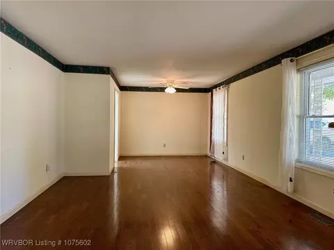 Living - 6724 Riviera Dr, Fort Smith, AR 72903 photo 4 of 5