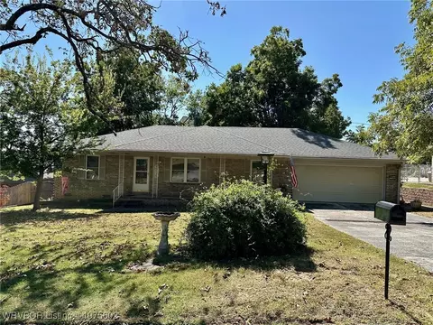 Exterior - 6724 Riviera Dr, Fort Smith, AR 72903 photo 2 of 10