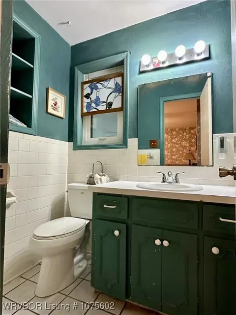 Bath - 6724 Riviera Dr, Fort Smith, AR 72903 photo 4 of 5