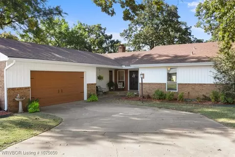 115 Wedgewood Dr, Poteau, OK 74953