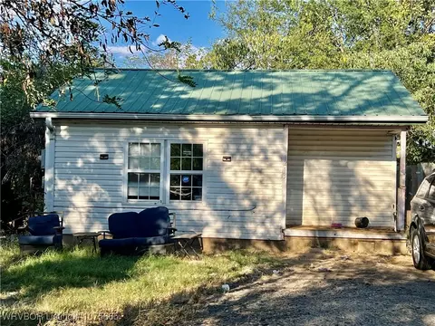 1213 Leflore Ave, Arkoma, OK 74901
