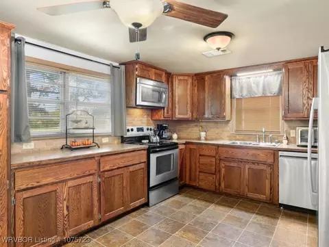 Kitchen - 40343 Old Pike Rd, Howe, OK 74940 photo 1 of 2