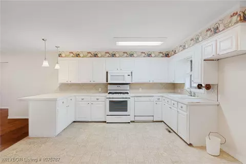 Kitchen - 2109 Highway 255, Lavaca, AR 72941 photo 1 of 3