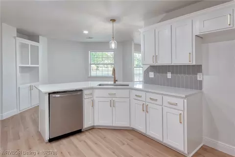 Kitchen - 2027 Glen W, Fort Smith, AR 72916 photo 3 of 4