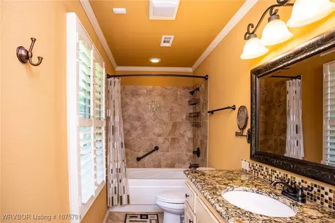 Bath - 4924 Oak Hollow Ln, Fort Smith, AR 72903 photo 6 of 8