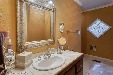 Bath - 4924 Oak Hollow Ln, Fort Smith, AR 72903 photo 7 of 8