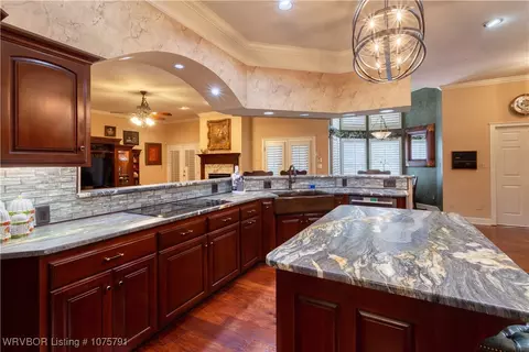 Kitchen - 4924 Oak Hollow Ln, Fort Smith, AR 72903 photo 2 of 5