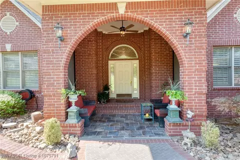 Exterior - 4924 Oak Hollow Ln, Fort Smith, AR 72903 photo 4 of 9