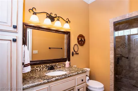 Bath - 4924 Oak Hollow Ln, Fort Smith, AR 72903 photo 5 of 8