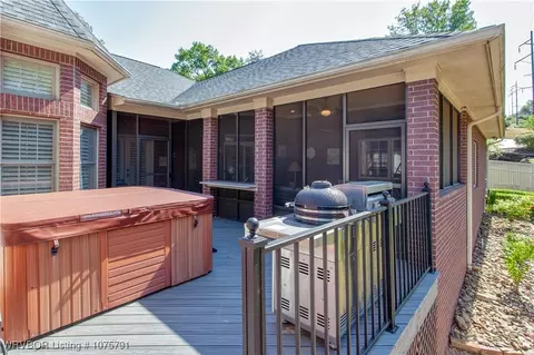 Exterior - 4924 Oak Hollow Ln, Fort Smith, AR 72903 photo 8 of 9