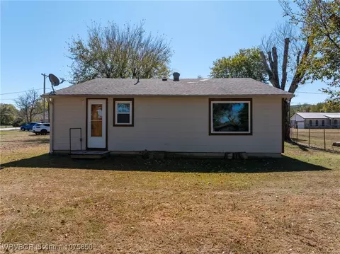 Exterior - 716 E Adams Ave, Midland, AR 72945 photo 5 of 6