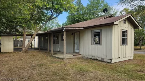 Exterior - 907 Maple Ave, Mena, AR 71953 photo 2 of 2