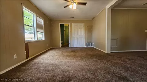 Living - 907 Maple Ave, Mena, AR 71953 photo 2 of 2