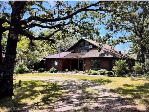 21201 Granny Bear Rd, Hodgen, OK 74939