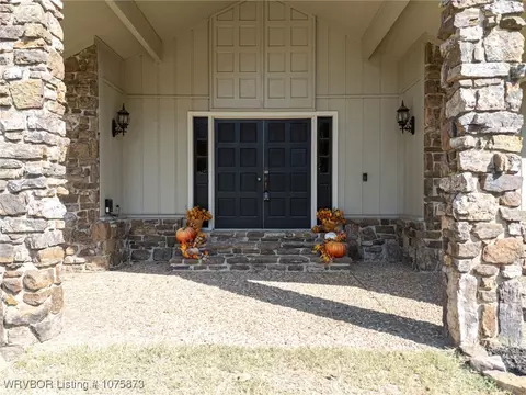 9909 Jenny Lind Rd, Fort Smith, AR 72908 photo 2