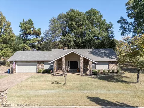 9909 Jenny Lind Rd, Fort Smith, AR 72908
