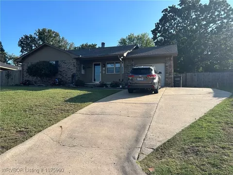 513 Evergreen Dr, Van Buren, AR 72956