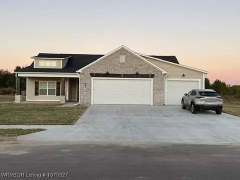 814 Avondale Dr, Alma, AR 72921