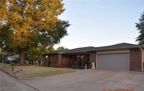 1118 Alex Denton Dr, Sallisaw, OK 74955