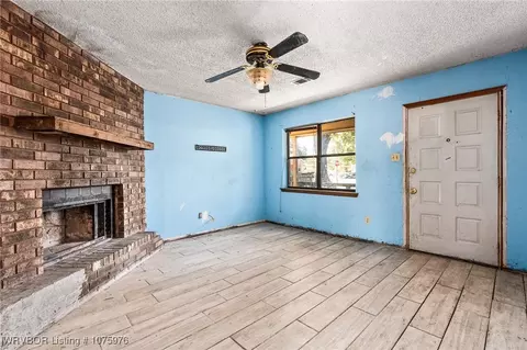 Living - 3204 27th St, Fort Smith, AR 72904 photo 1 of 3