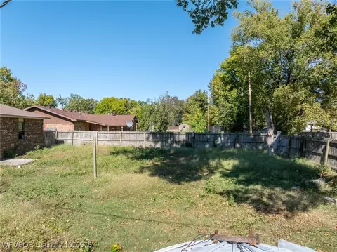 Exterior - 3204 27th St, Fort Smith, AR 72904 photo 9 of 10