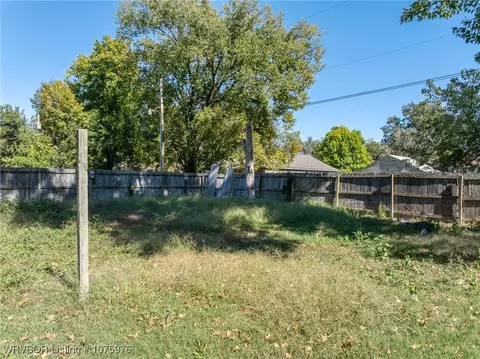 Exterior - 3204 27th St, Fort Smith, AR 72904 photo 8 of 10