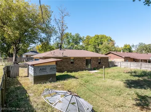 Exterior - 3204 27th St, Fort Smith, AR 72904 photo 4 of 10