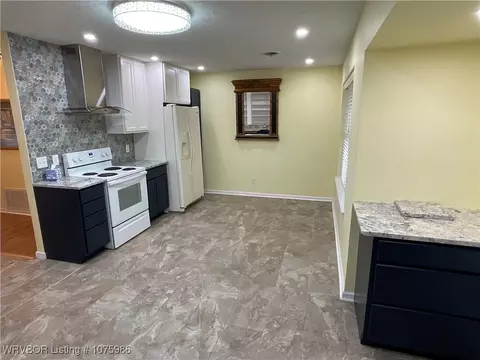 Kitchen - 6400 Ellsworth Rd, Fort Smith, AR 72903 photo 3 of 5