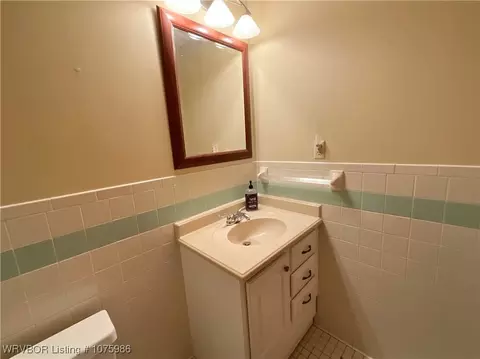 Bath - 6400 Ellsworth Rd, Fort Smith, AR 72903 photo 4 of 4
