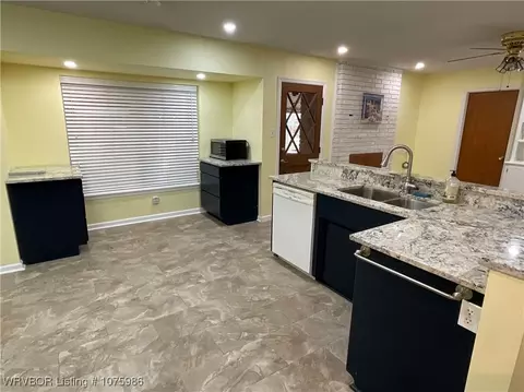 Kitchen - 6400 Ellsworth Rd, Fort Smith, AR 72903 photo 5 of 5