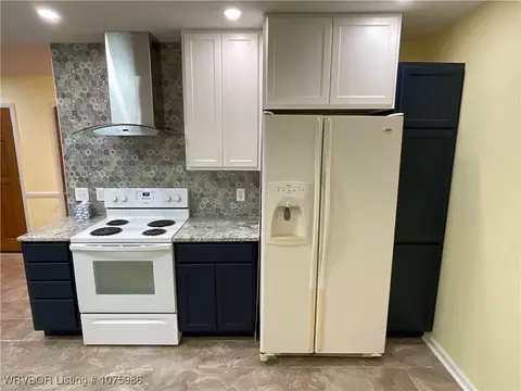Kitchen - 6400 Ellsworth Rd, Fort Smith, AR 72903 photo 2 of 5
